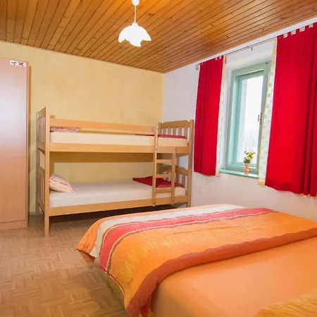 4 Bedroom Lovely In Kostel Semesterbostad Kupa