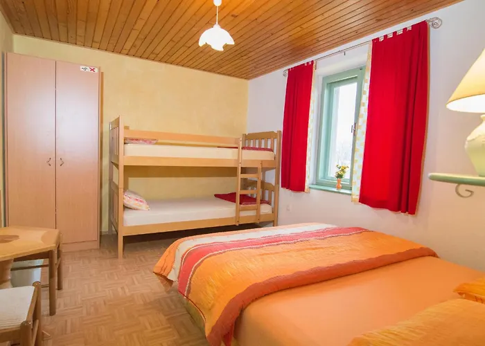 4 Bedroom Lovely In Kostel 度假居 Vrh pri Fari