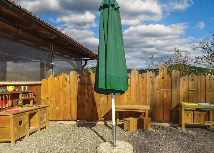 度假居 4 Bedroom Lovely In Kostel