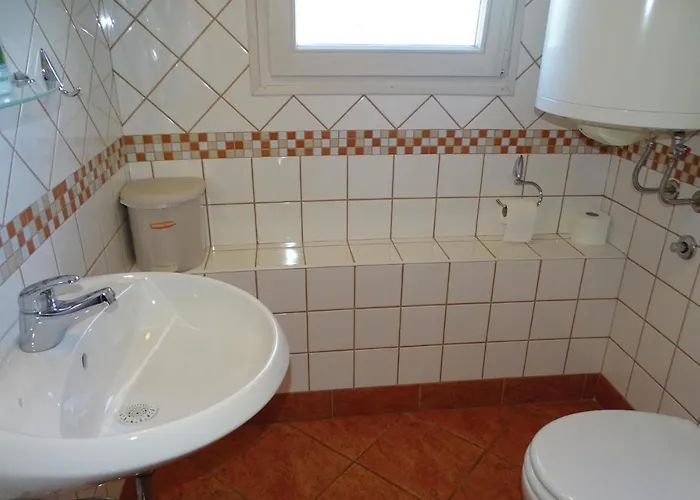 4 Bedroom Lovely In Kostel Semesterbostad Kupa