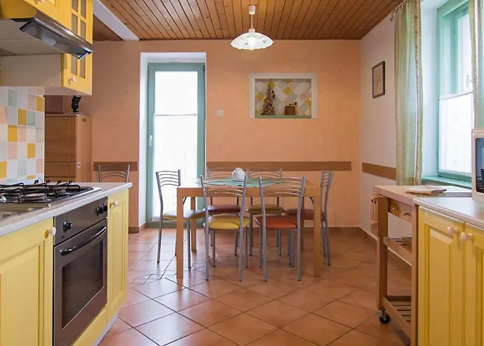 4 Bedroom Lovely In Kostel